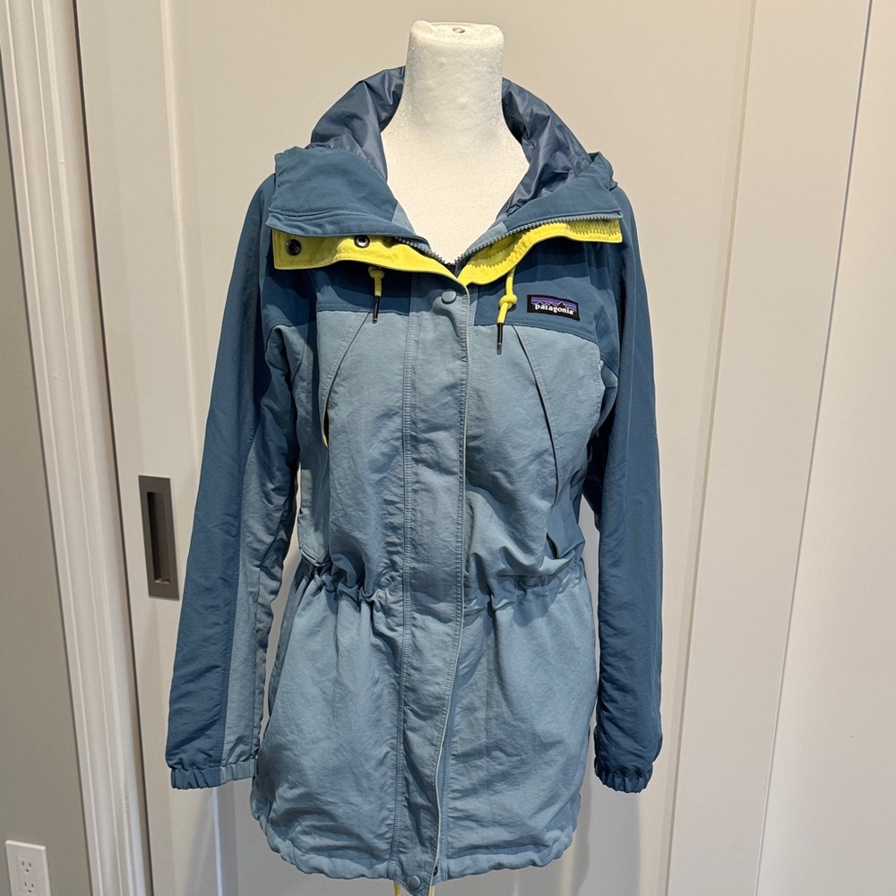 Patagonia Women's Two-Tone Blue Ski Jacket